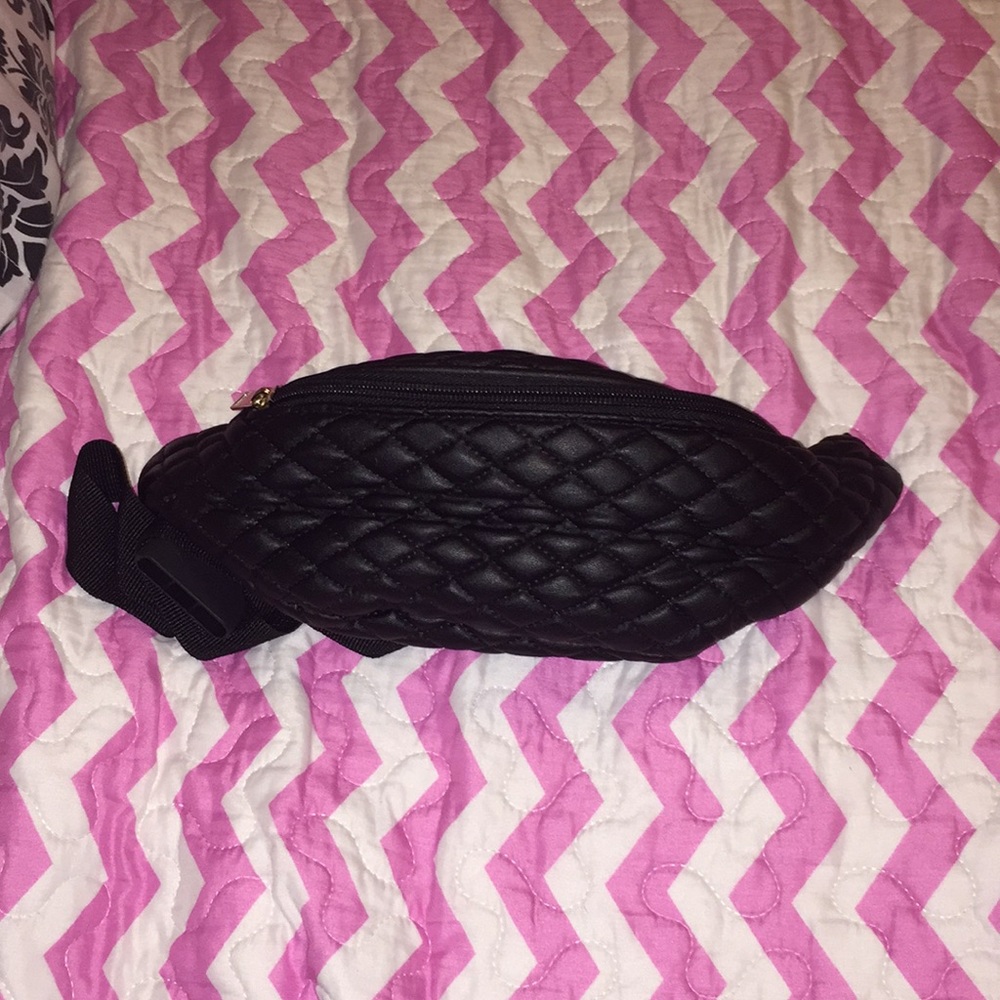 Black Fannie Pack .